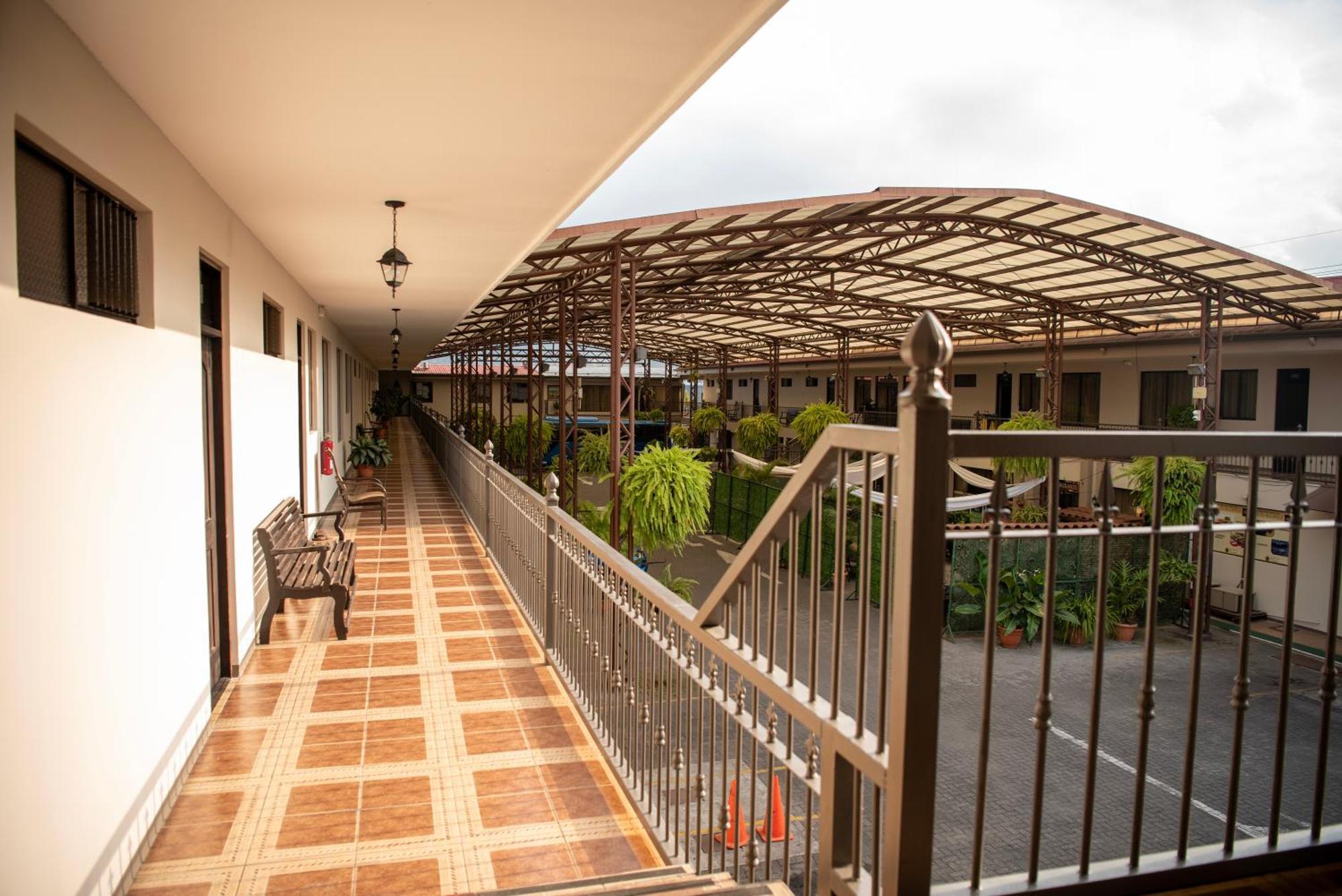 Hotel Y Restaurante El Guarco Cartago Exterior foto